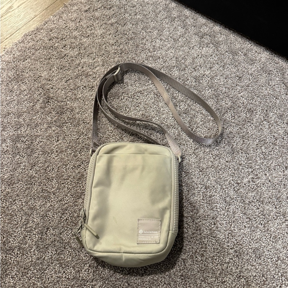Lululemon Easy Access Crossbody Bag 1.5L